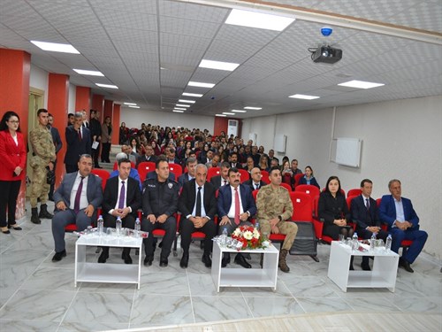İLÇEMİZDE 24 KASIM ÖĞRETMENLER GÜNÜ KUTLANDI.