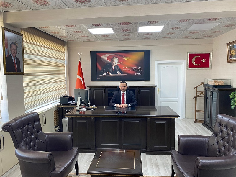 HİLVAN KAYMAKAMIMIZ ORHAN GAZİ KARAKAŞ’IN CUMHURİYETİMİZİN İLANININ 100’ÜNCÜ YILI KUTLAMA MESAJI